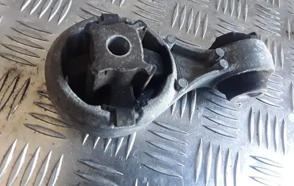 Nissan Qashqai Engine mount bracket 11350JD000