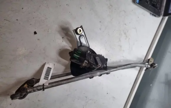 Mini One - Cooper R50 - 53 Front wiper linkage and motor 54517611 8229128 54517617