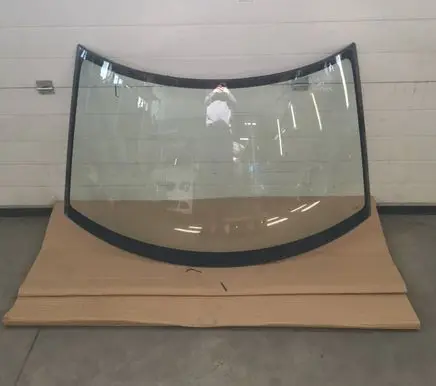 Suzuki Swift I Front windscreen/windshield window 