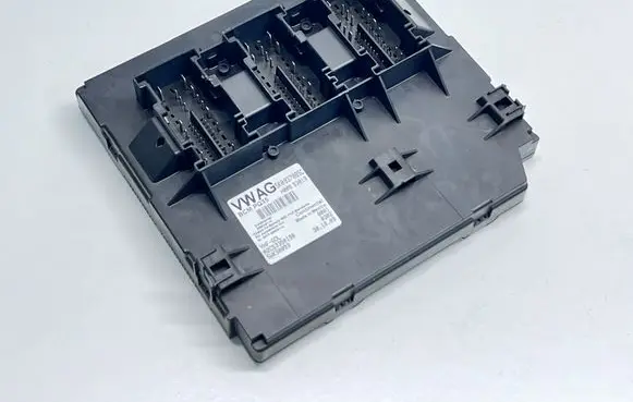 Volkswagen Jetta V Comfort/convenience module 5K0937085C