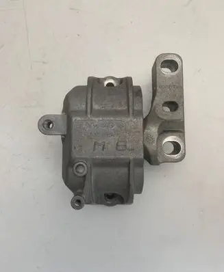 Volkswagen Jetta VI Engine mount bracket 1k0199262am