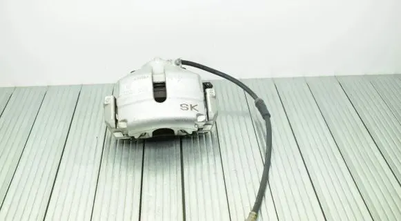 Volkswagen Jetta VI Front brake caliper
