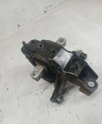 Engine mount bracket