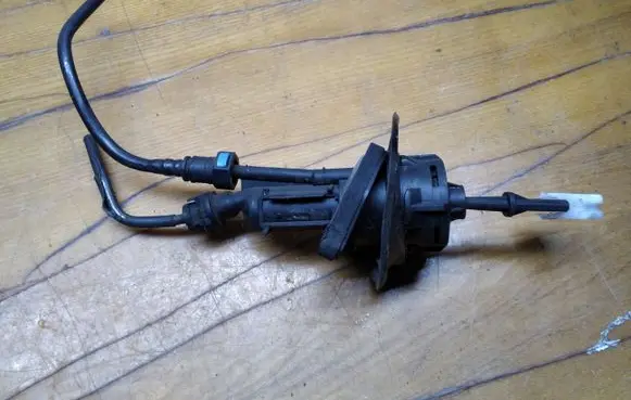 Mazda 5 Clutch master cylinder 3M517A543AE