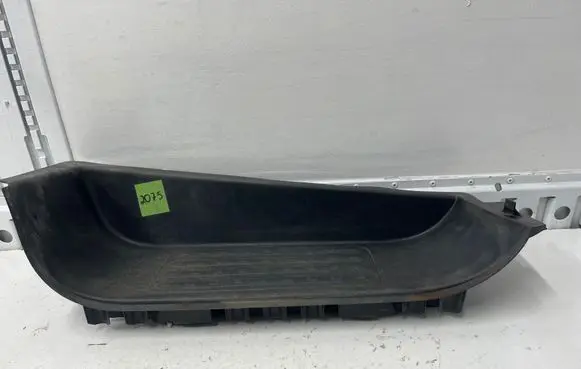 Volkswagen Transporter - Caravelle T5 Front sill trim cover 7h0863735