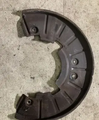 Volkswagen Touareg I Front brake disc dust cover plate 7L0615311B