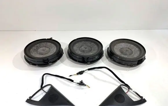 Volkswagen Touareg I Audio system kit 