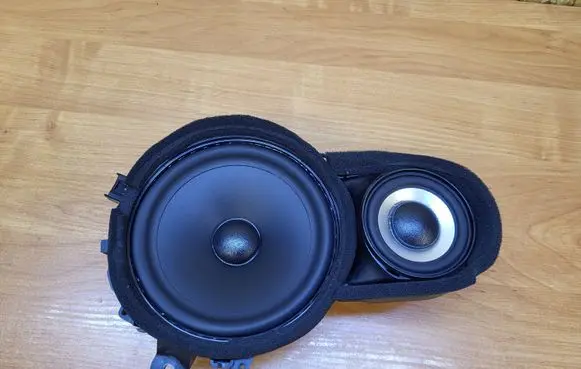 Volvo XC90 Front door speaker 8676905