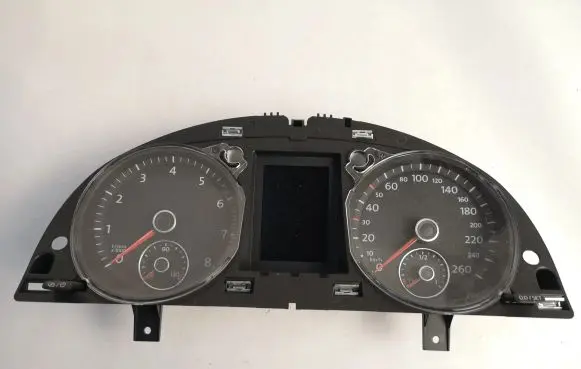 Volkswagen PASSAT B7 Speedometer (instrument cluster) 3AA920870N