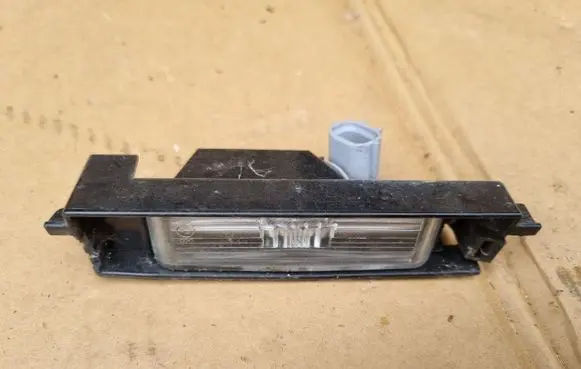 Toyota Auris E180 Number plate light