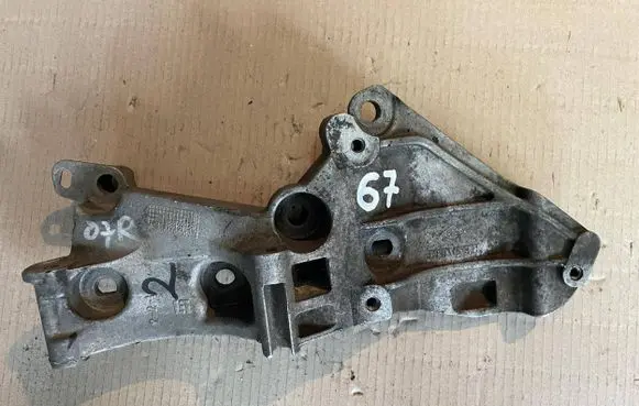 Renault Megane II Generator/alternator bracket 8200365097
