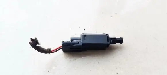 Volkswagen Polo III 6N 6N2 6NF Brake pedal sensor switch