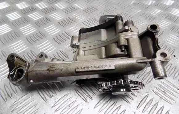 Mercedes-Benz B W245 Oil pump 