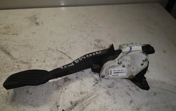 Volvo V70 Accelerator throttle pedal 30683517 A155-8