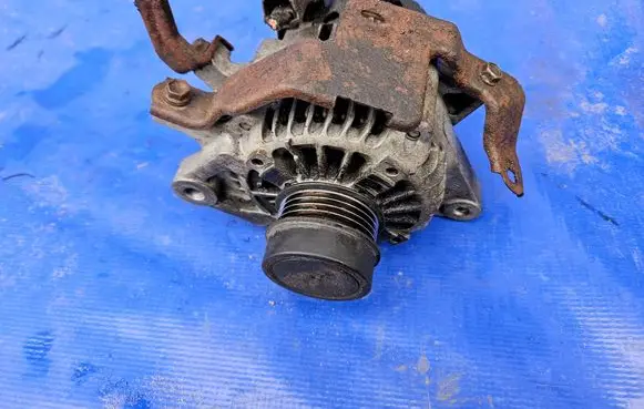 Toyota Verso-S Generator/alternator 27060-47120 27060-47140