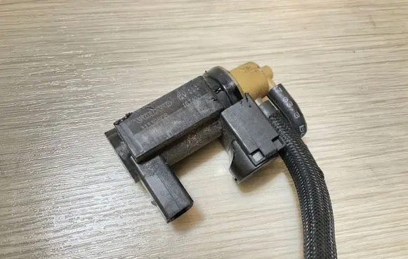 Volvo XC90 Turbo solenoid valve 31339808 16T130 70466400