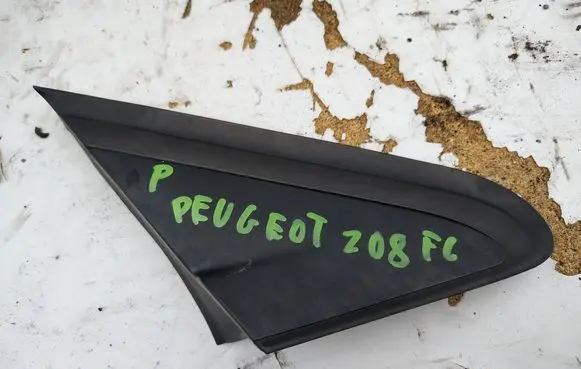 Peugeot 208 I Fender end trim 9673280280