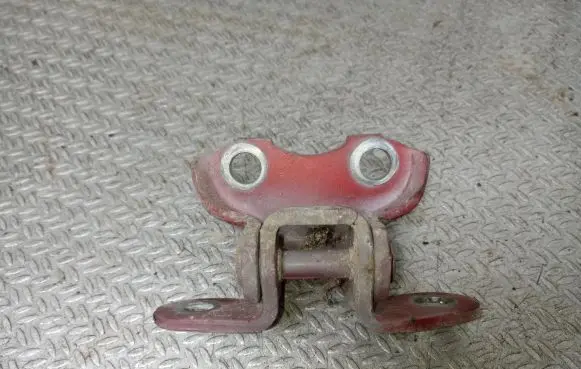 Toyota Yaris Front door lower hinge 