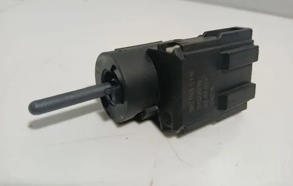 Volkswagen Golf V Brake pedal sensor switch 3B0945511C