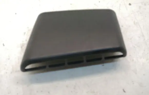 Quarter panel pressure vent