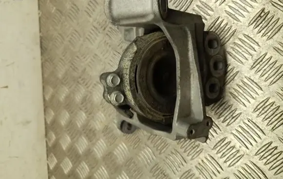 Mazda CX-5 Engine mount bracket KE64