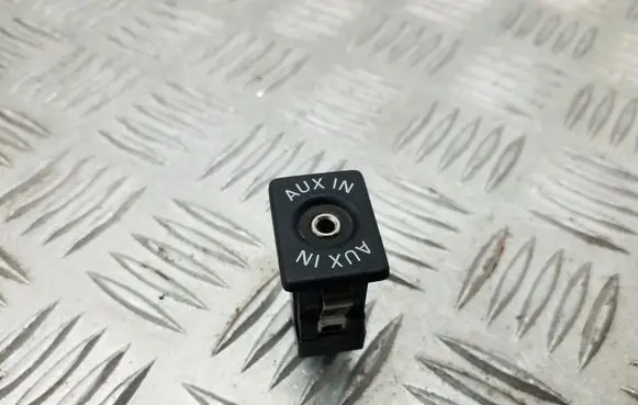 Volkswagen Tiguan AUX in-socket connector 5M0035724