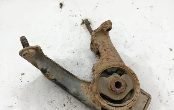 Toyota Corolla Verso E121 Engine mount bracket 1237127020