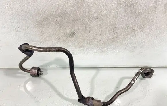 BMW 3 E92 E93 Fuel injector supply line/pipe 