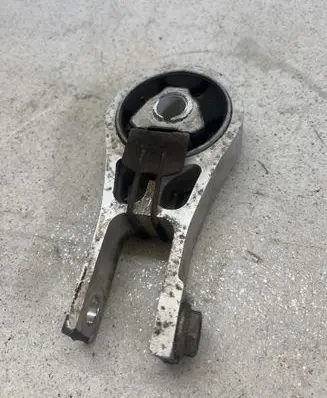Engine mount bracket
