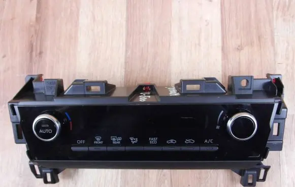 Toyota Yaris Cross Climate control/heater control trim 559000DC70