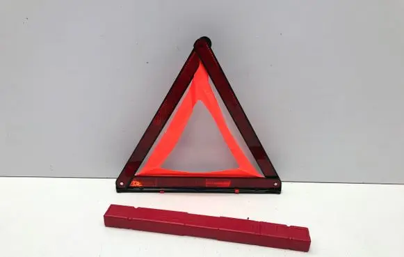BMW 2 Active Tourer U06 Emergency warning sign 6770487