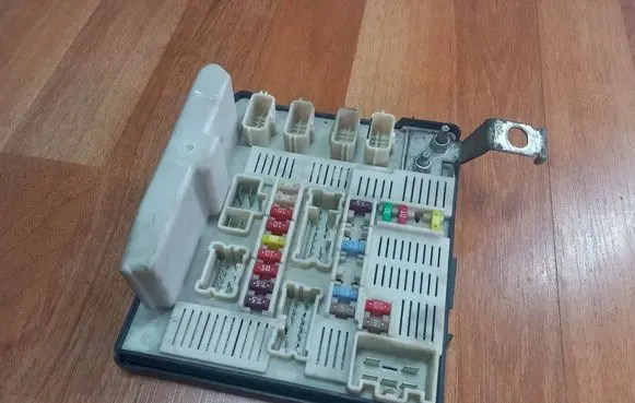 Renault Scenic II - Grand scenic II Fuse module 8200481866 519158083 7950781600