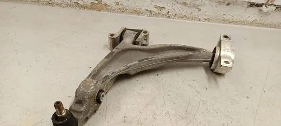 Volvo XC90 Front lower control arm/wishbone 32381881