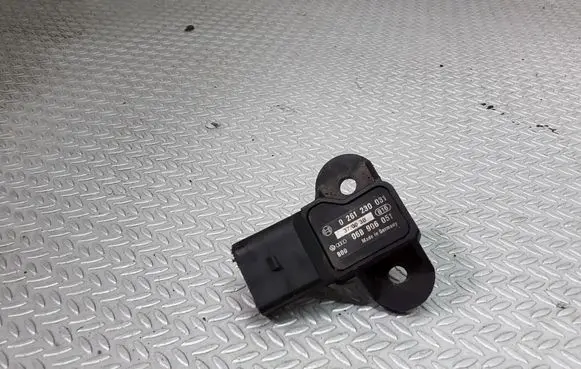 Volkswagen Touran I Air pressure sensor 0261230031 06B906051