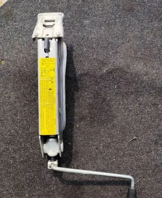 Volkswagen PASSAT B5.5 Lift Jack 8L0011031A