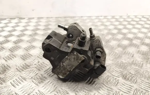 Mercedes-Benz C W204 Fuel injection high pressure pump A6420700501 0445010145