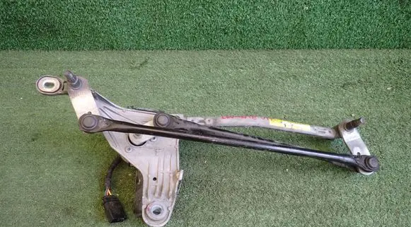 Maserati Levante Front wiper linkage and motor 670007561