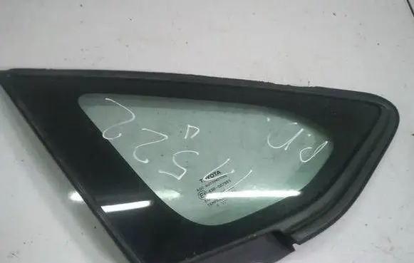 Toyota Auris 150 Front triangle window/glass AS2