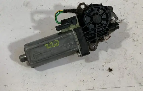 Mercedes-Benz E W211 Seat adjustment motor 0390203002