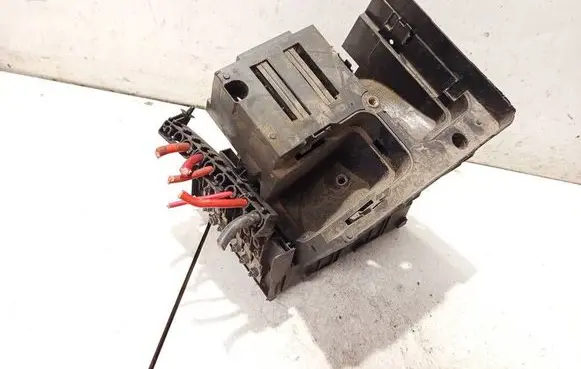 Volkswagen Golf V Fuse box set 017181301 0-1718130-1
