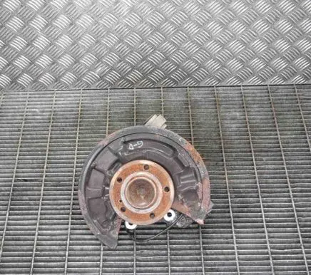 Rear wheel hub