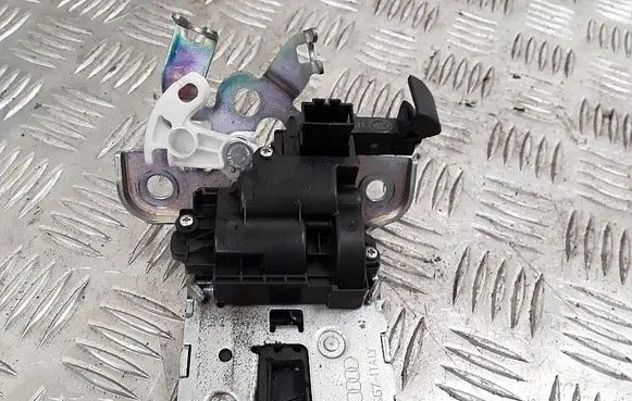 Audi A1 Tailgate/trunk/boot lock/catch/latch 8R0827505A