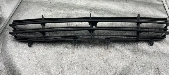 Opel Astra G Front bumper lower grill 09270169