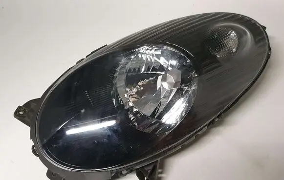 Nissan Micra Headlight/headlamp 89900070