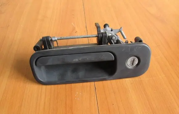 Volkswagen Golf IV Tailgate trunk handle