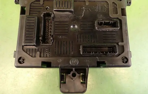 Renault Clio III Central body control module 