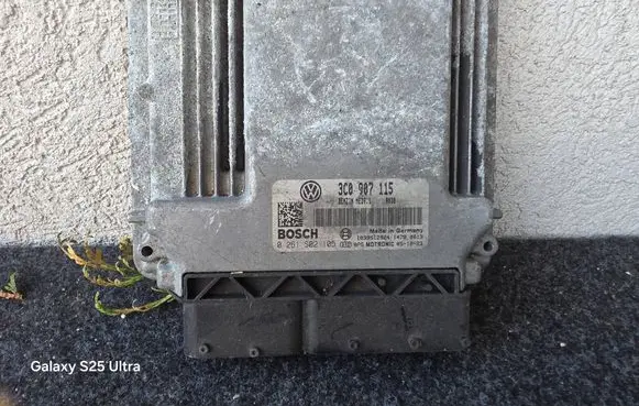Volkswagen Golf V Engine control unit/module 3C0907115