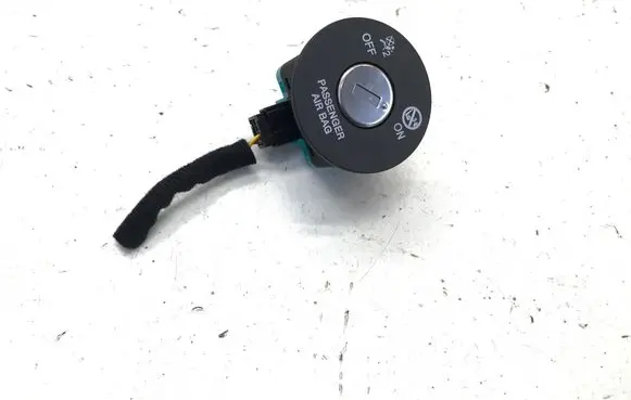 Passenger airbag on/off switch