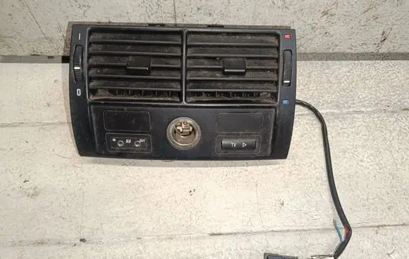 Rear air vent grill