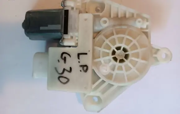BMW 5 G30 G31 Front door window regulator motor 7455082